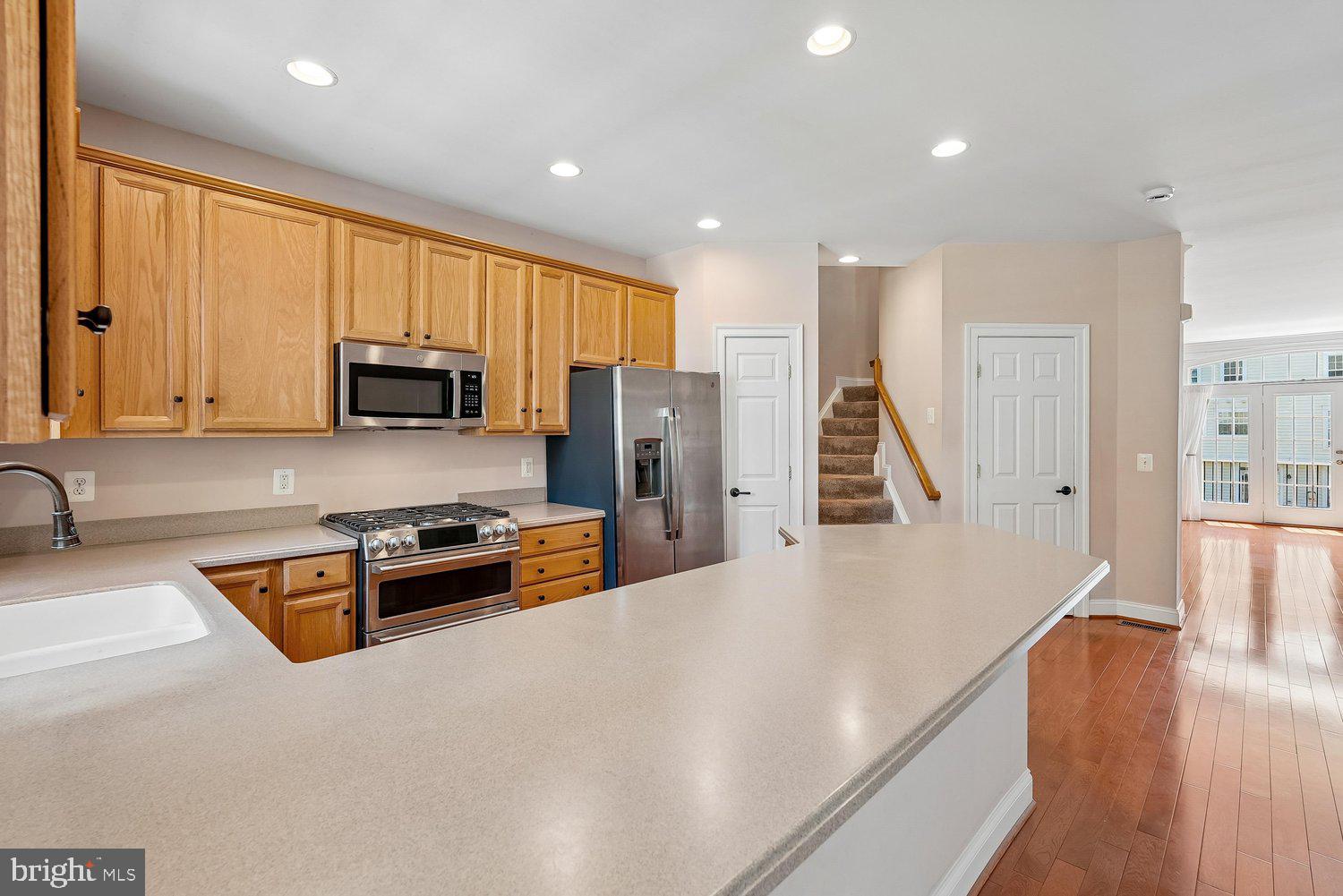 6898 WITTON CIRCLE