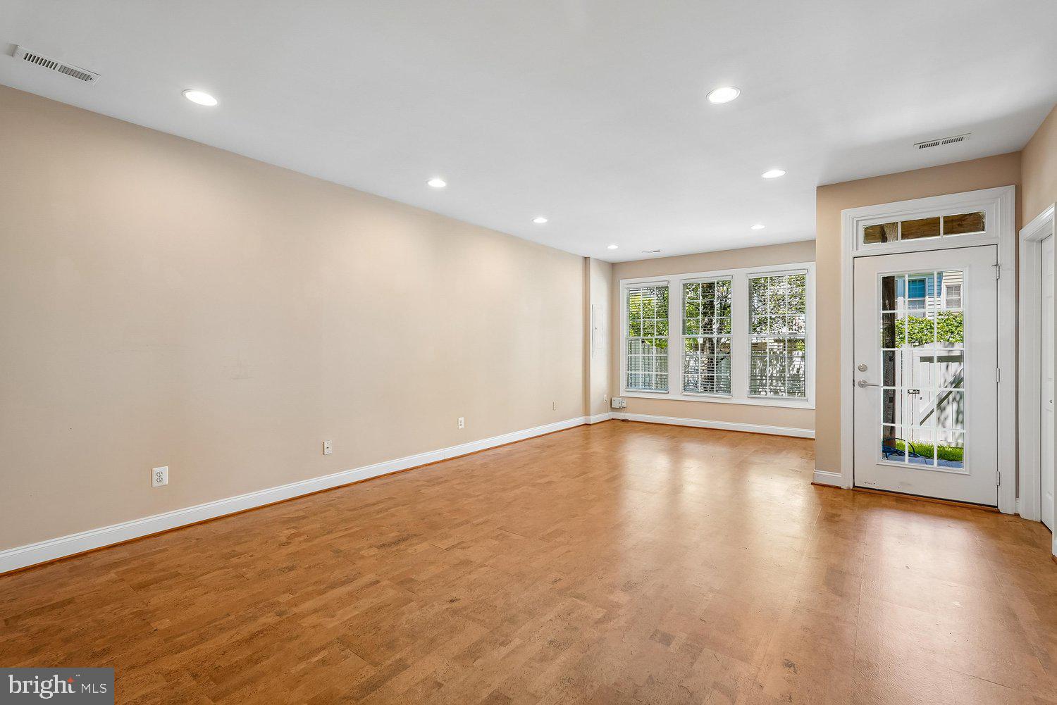 6898 WITTON CIRCLE