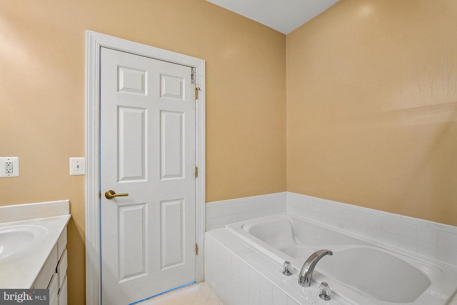 6898 WITTON CIRCLE