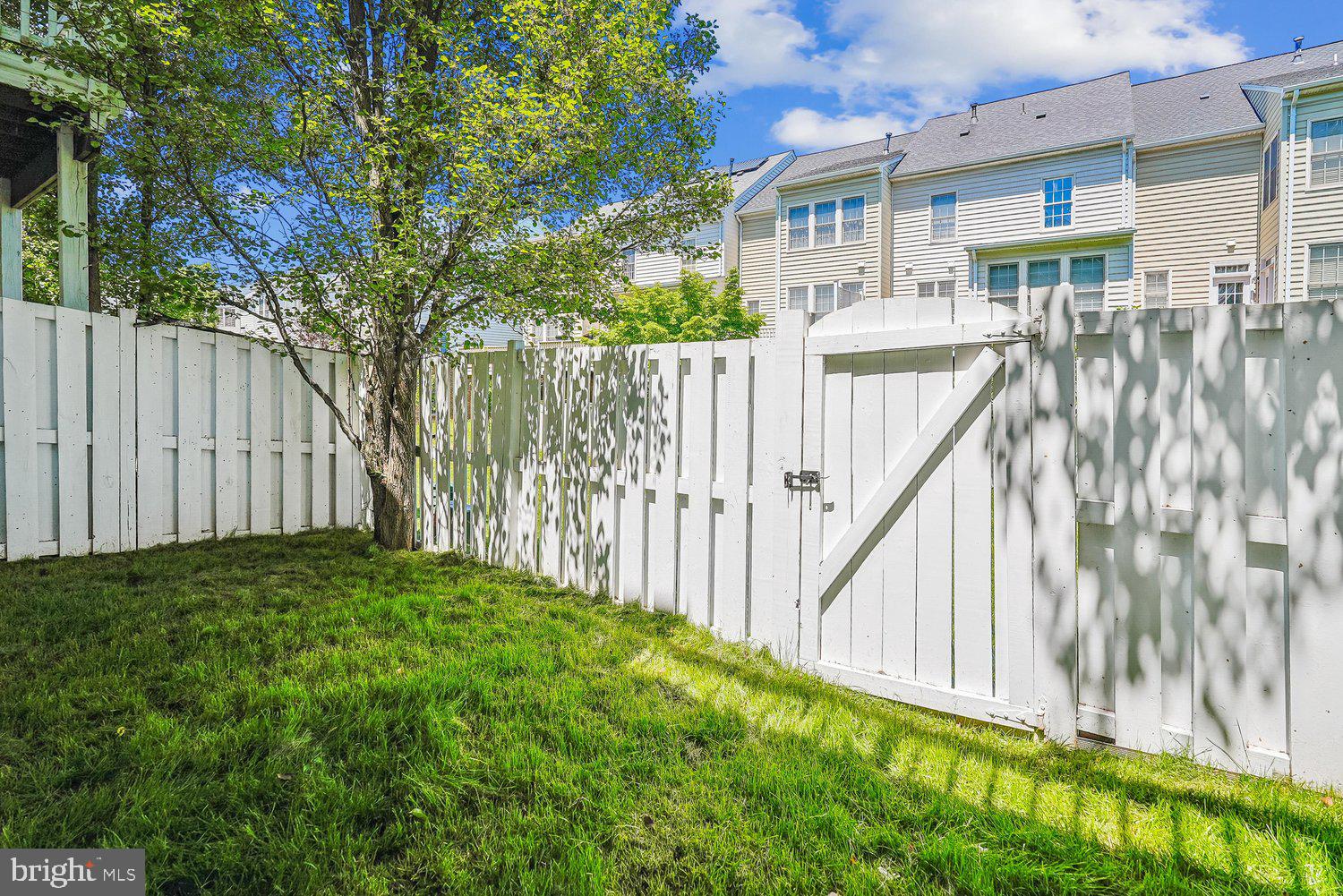 6898 WITTON CIRCLE