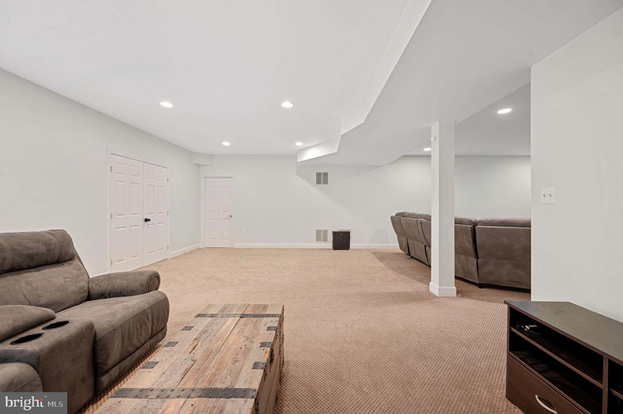 6174 TREYWOOD LANE