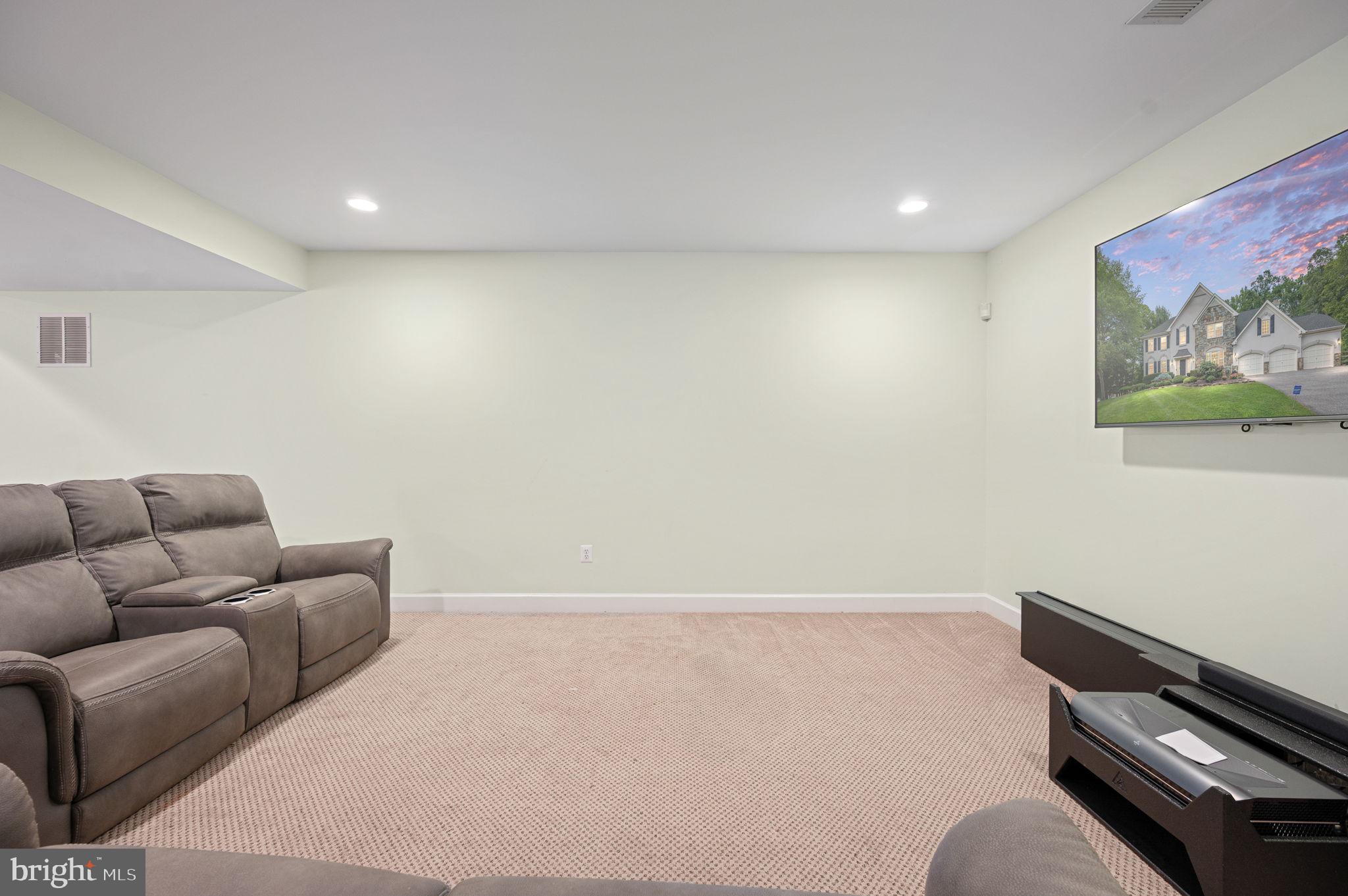6174 TREYWOOD LANE
