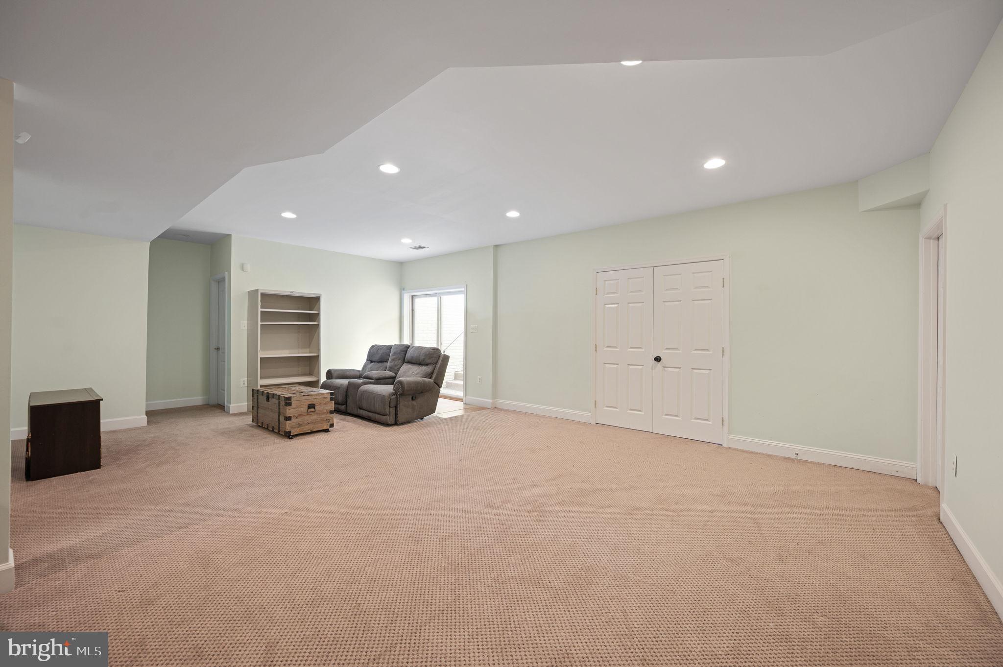 6174 TREYWOOD LANE