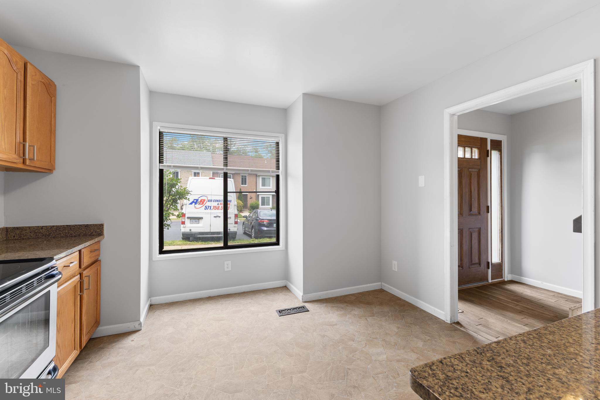 2813 CAMBRIDGE DRIVE