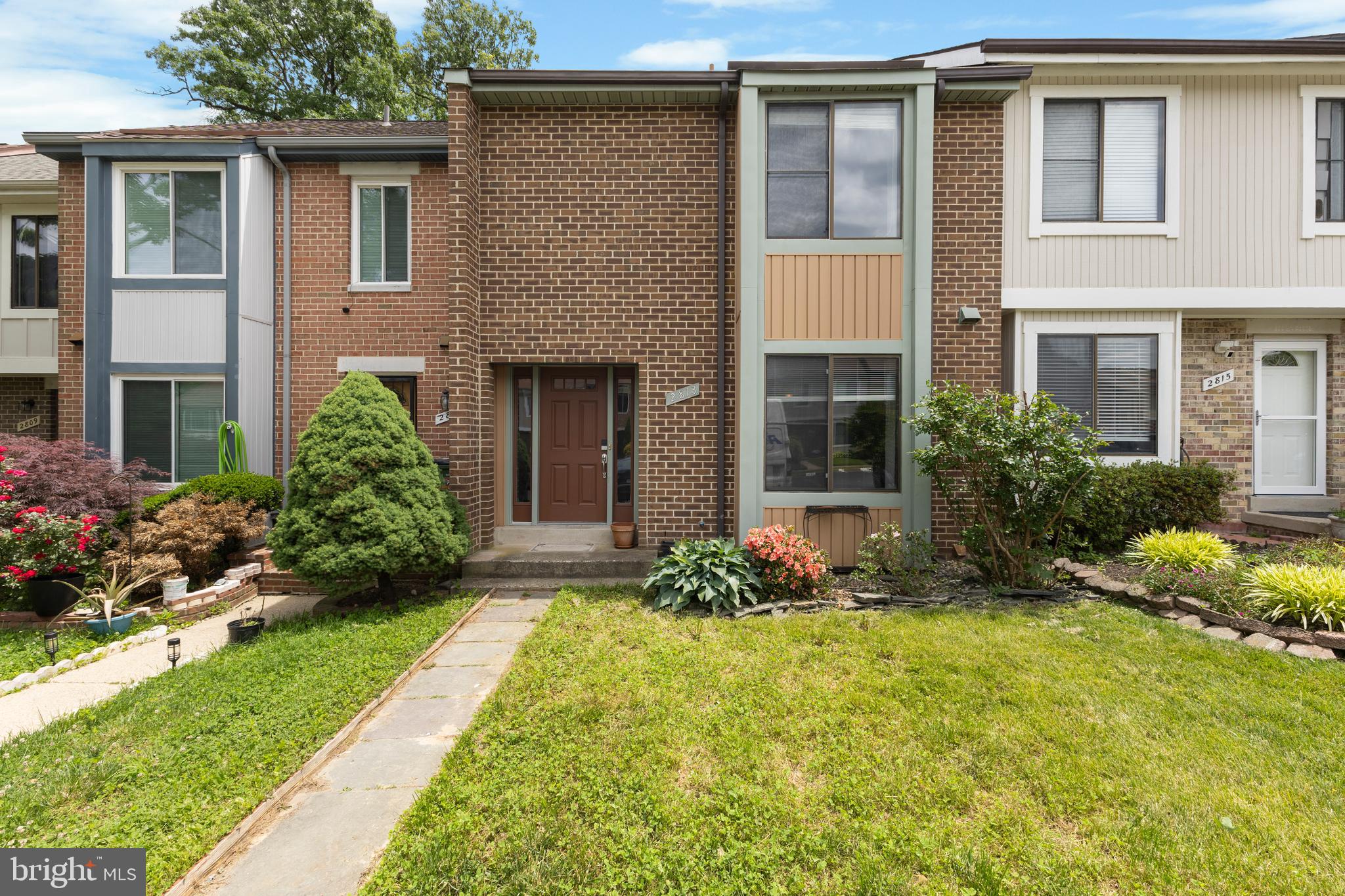 2813 CAMBRIDGE DRIVE