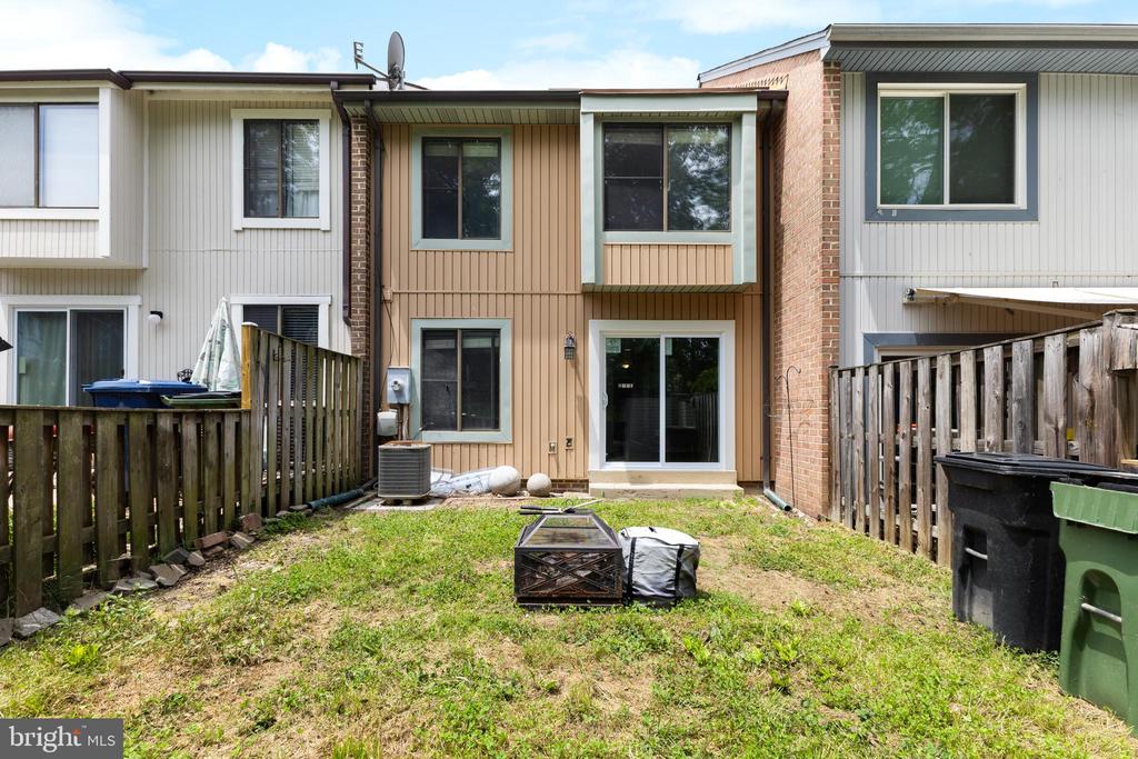 2813 CAMBRIDGE DRIVE