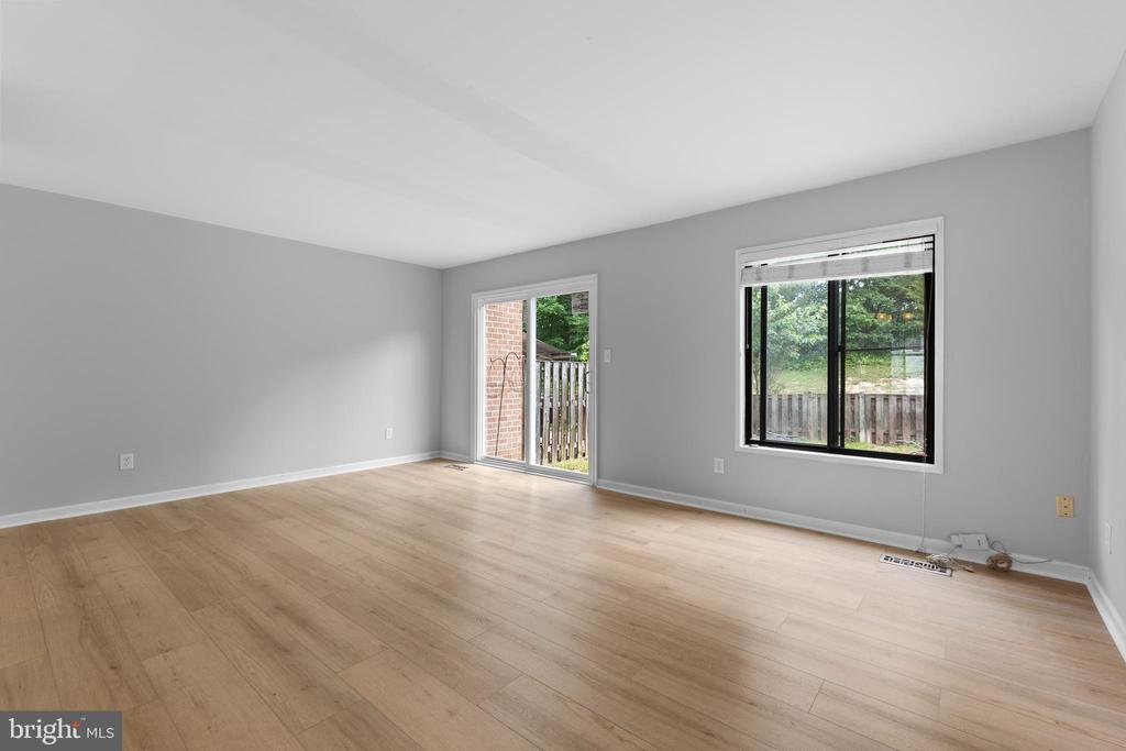 2813 CAMBRIDGE DRIVE