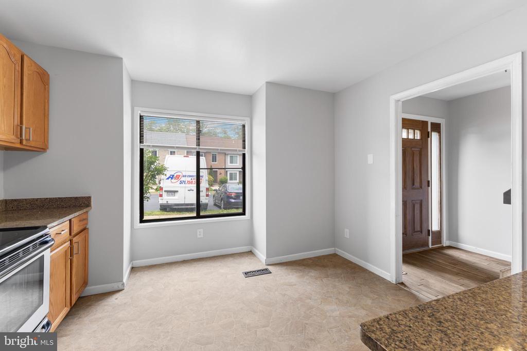 2813 CAMBRIDGE DRIVE