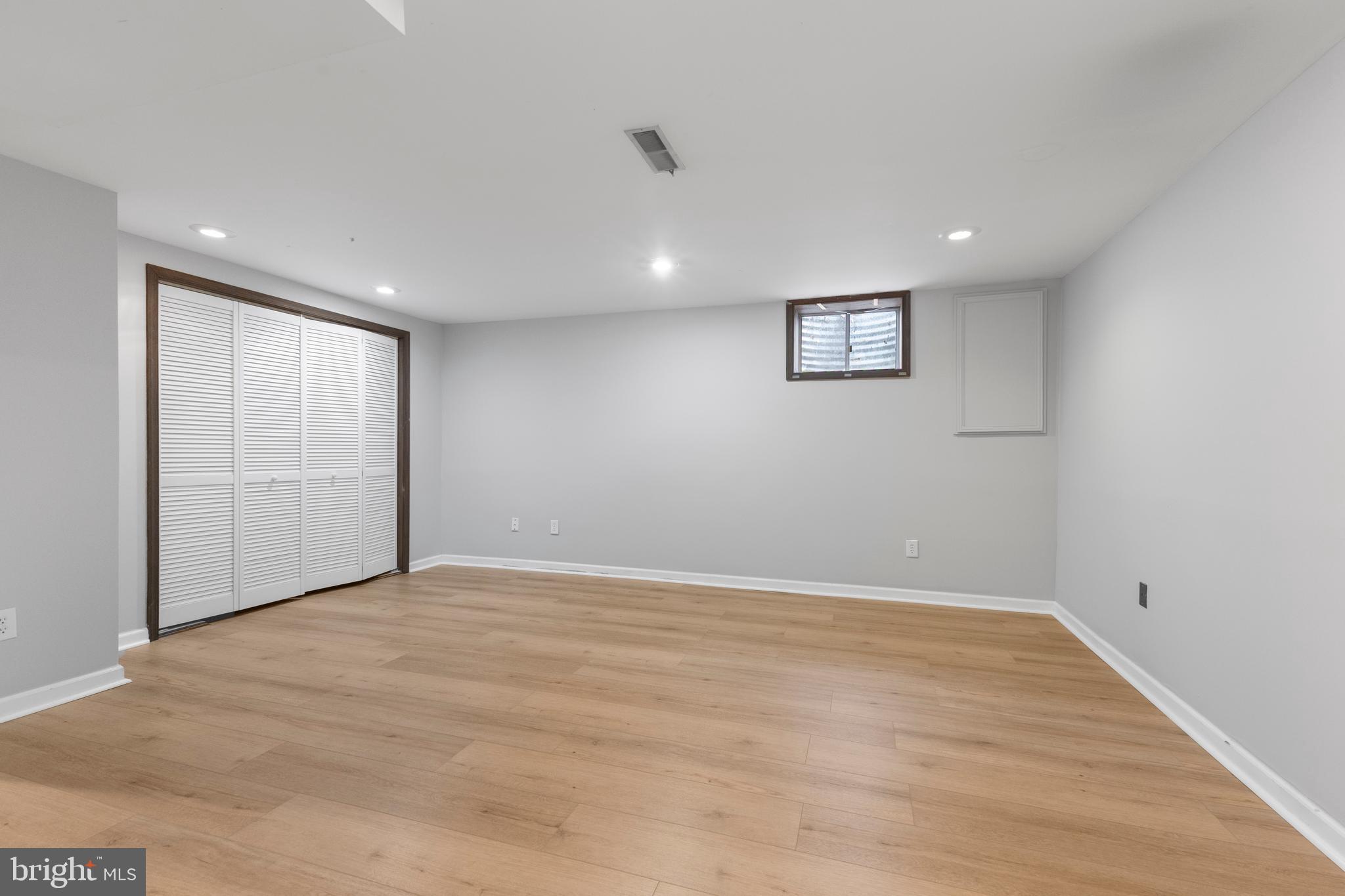 2813 CAMBRIDGE DRIVE