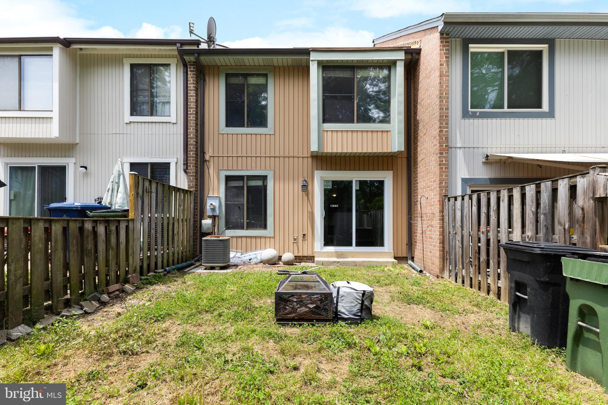 2813 CAMBRIDGE DRIVE