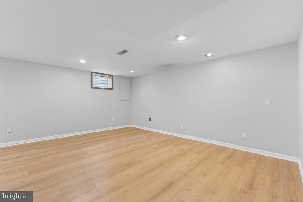 2813 CAMBRIDGE DRIVE