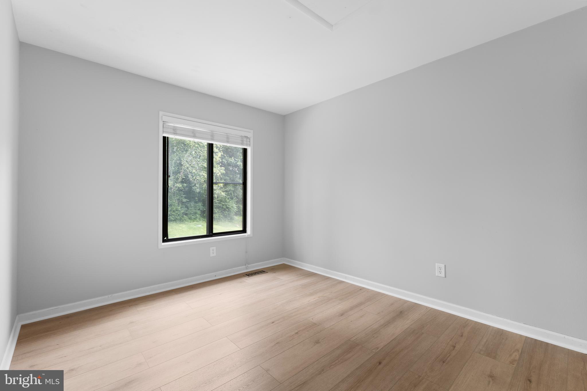 2813 CAMBRIDGE DRIVE