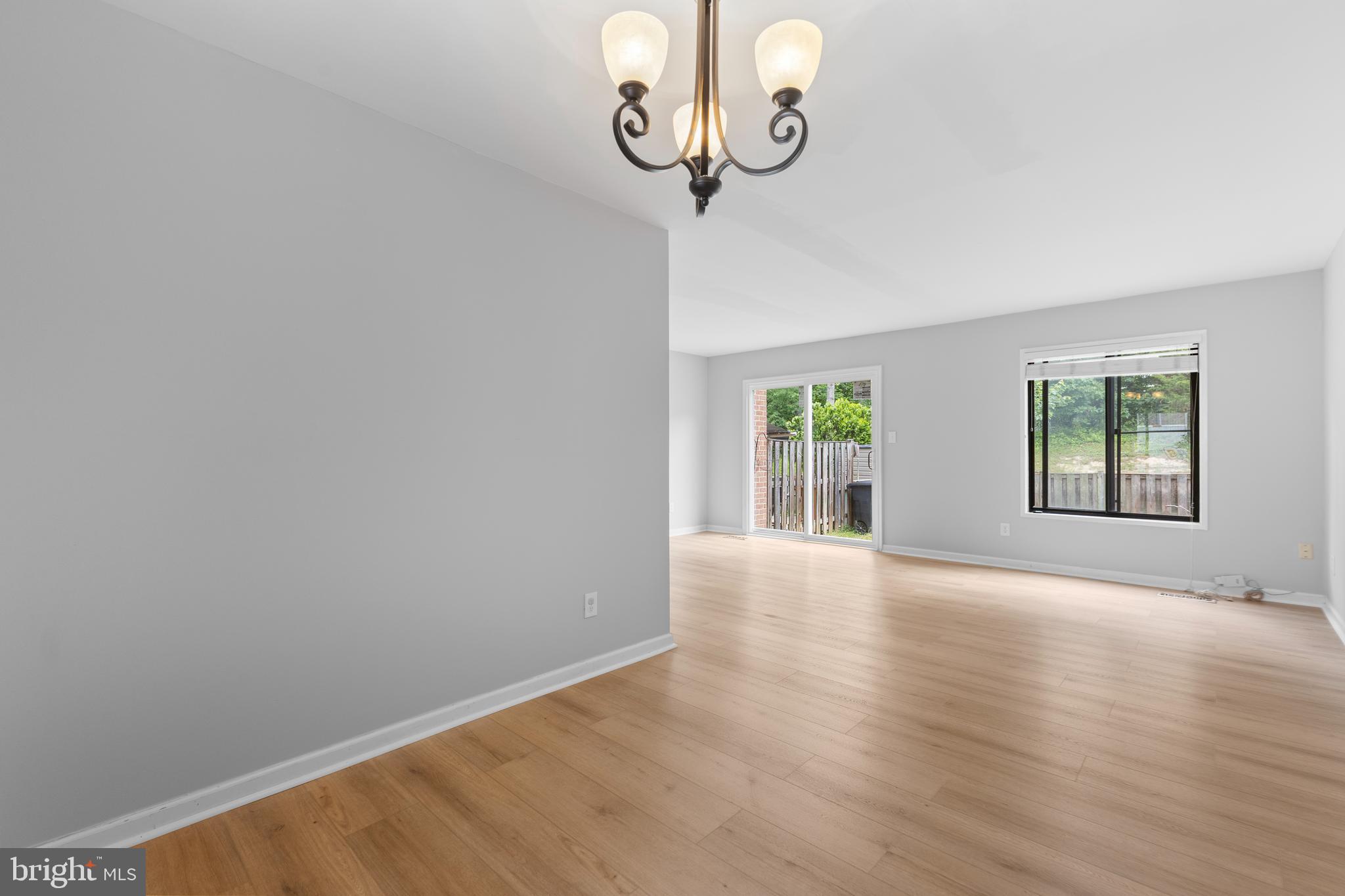 2813 CAMBRIDGE DRIVE