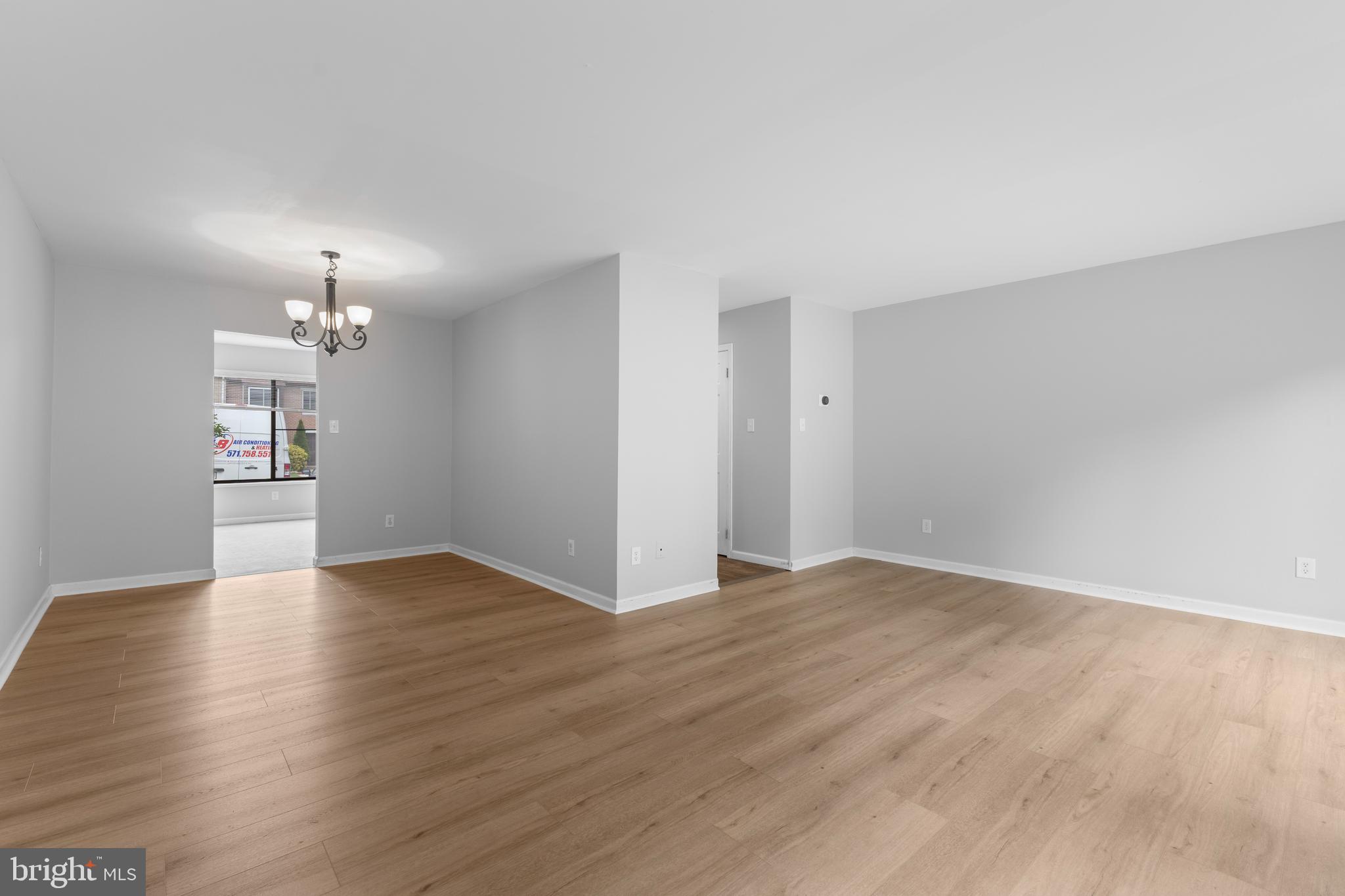 2813 CAMBRIDGE DRIVE