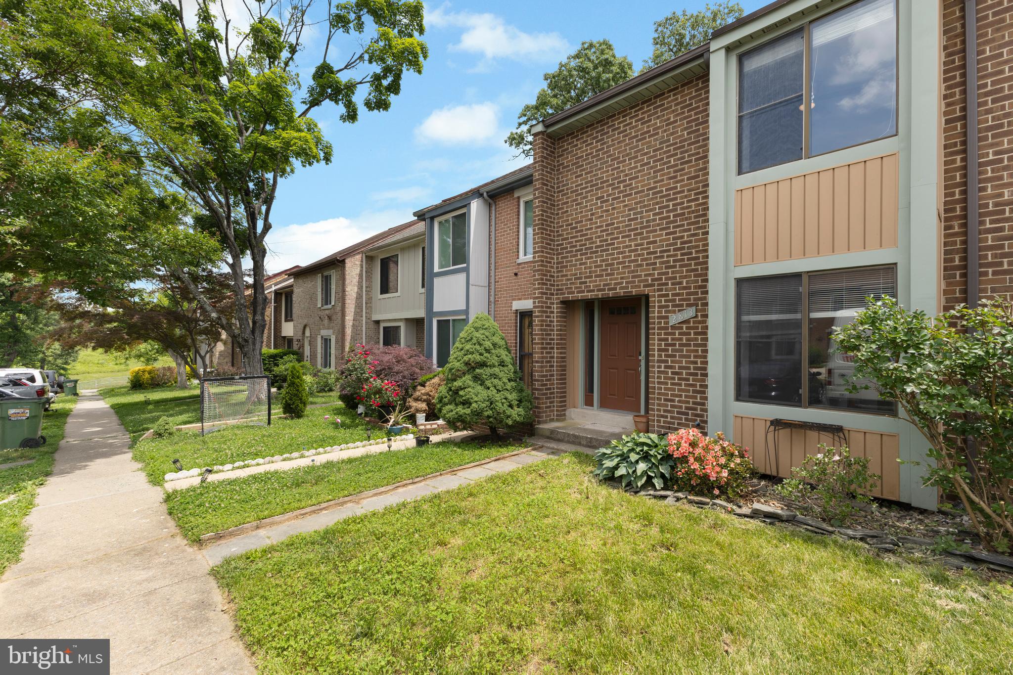 2813 CAMBRIDGE DRIVE