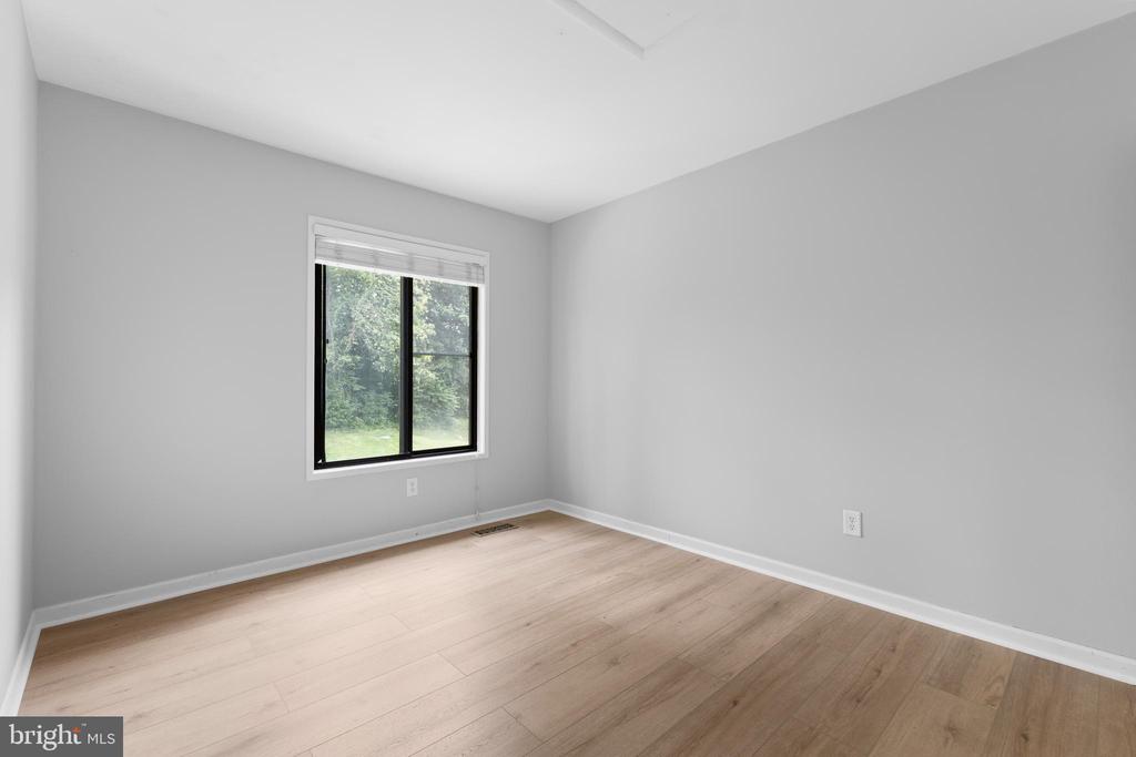 2813 CAMBRIDGE DRIVE