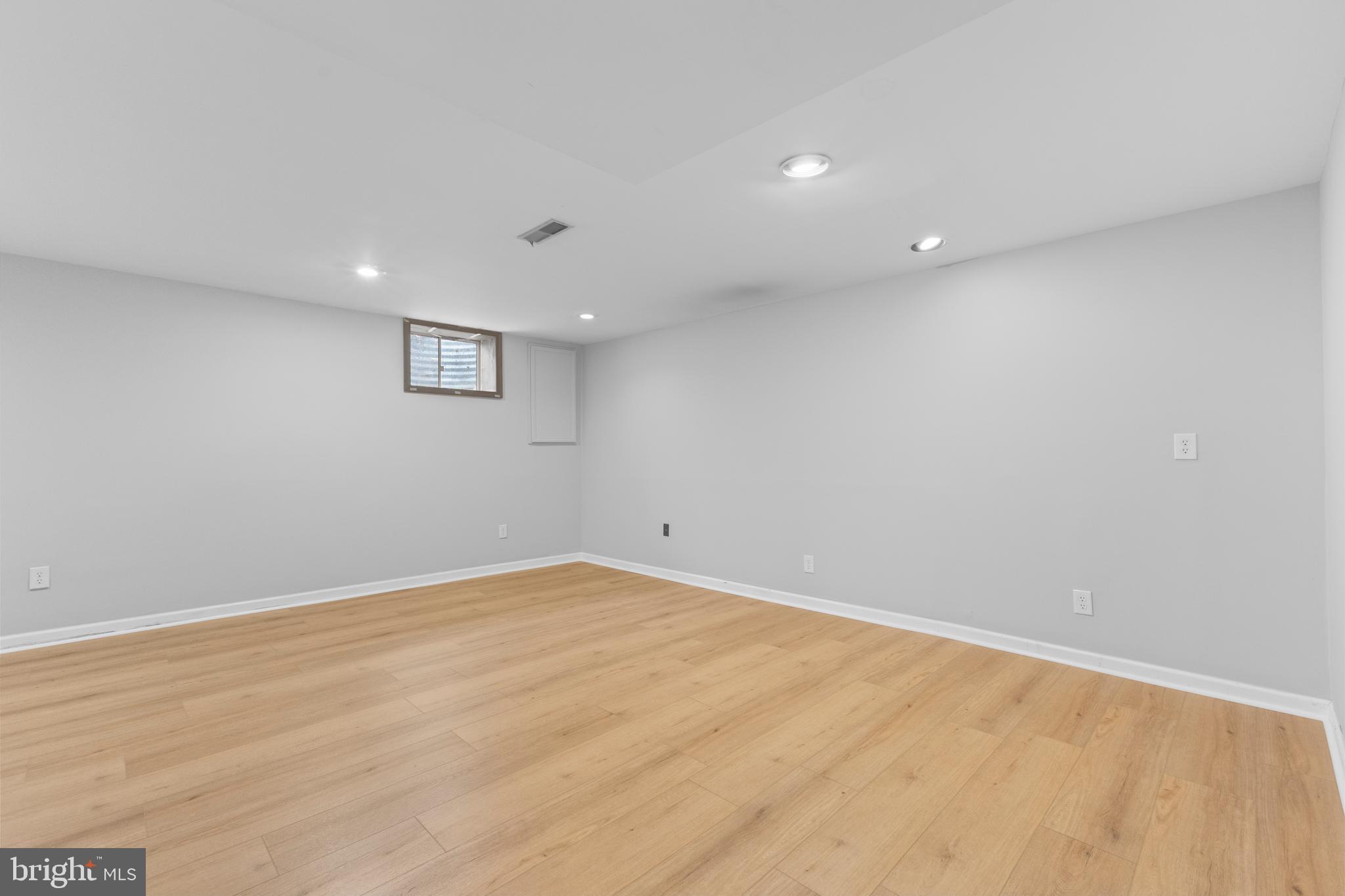 2813 CAMBRIDGE DRIVE