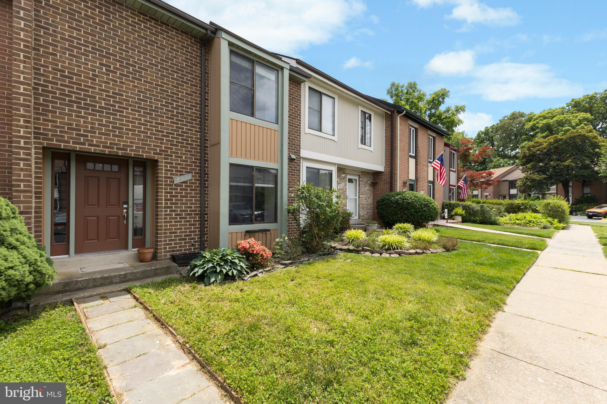 2813 CAMBRIDGE DRIVE