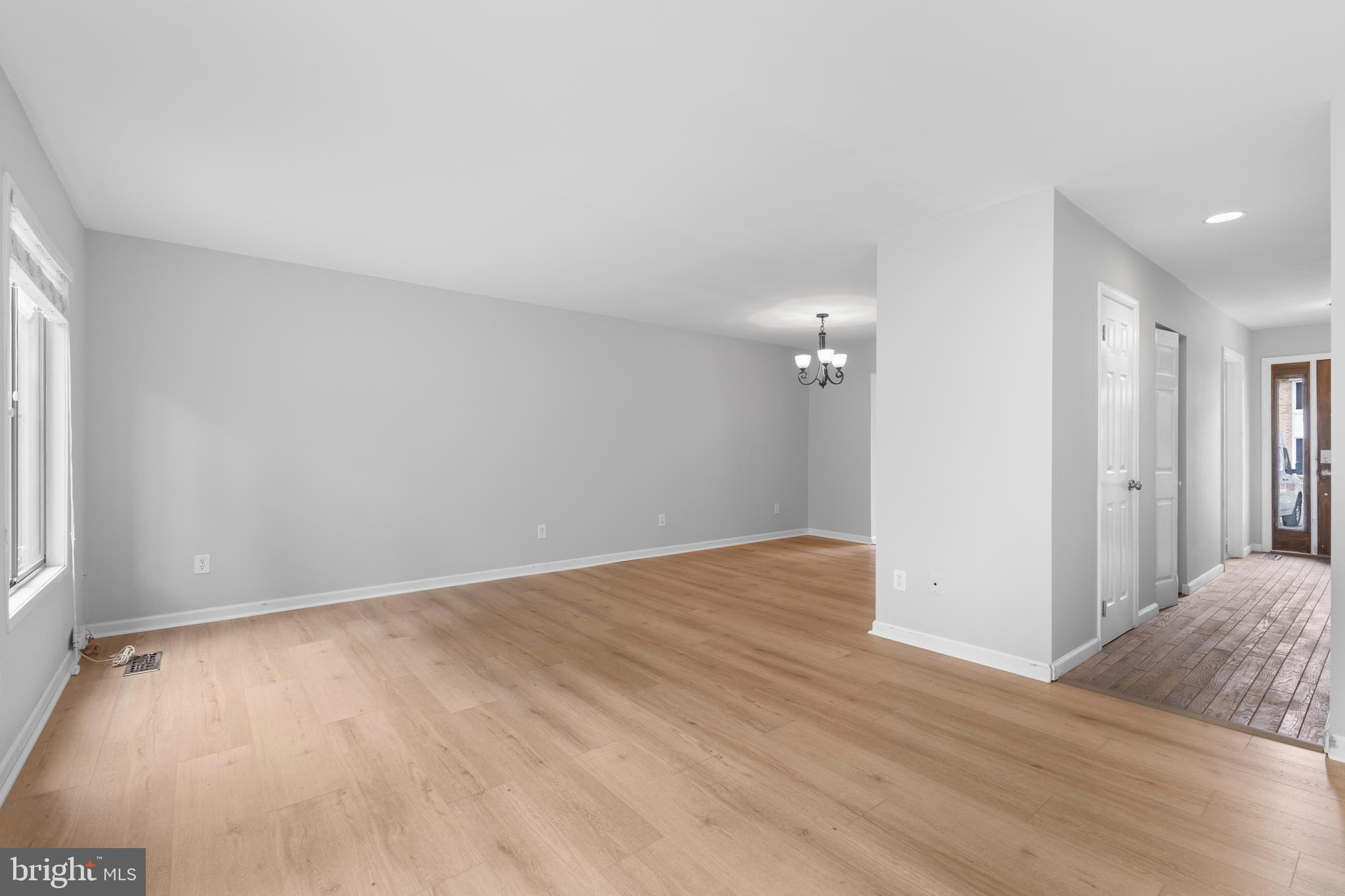 2813 CAMBRIDGE DRIVE