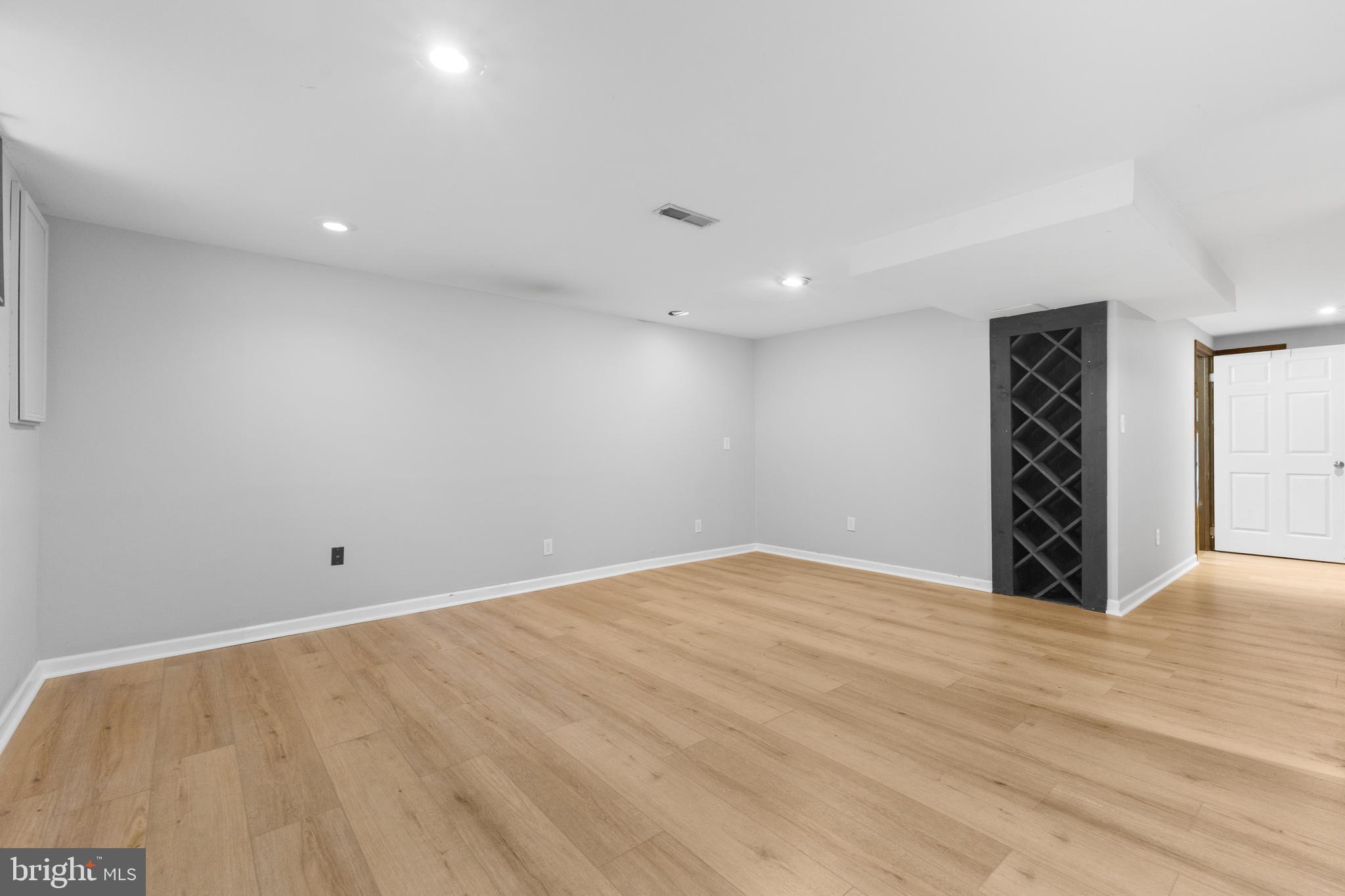 2813 CAMBRIDGE DRIVE