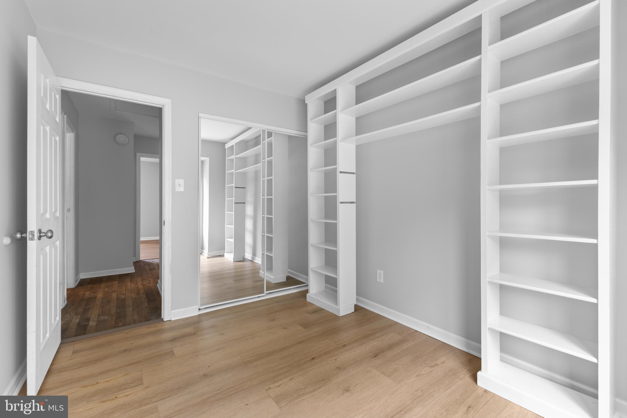 2813 CAMBRIDGE DRIVE