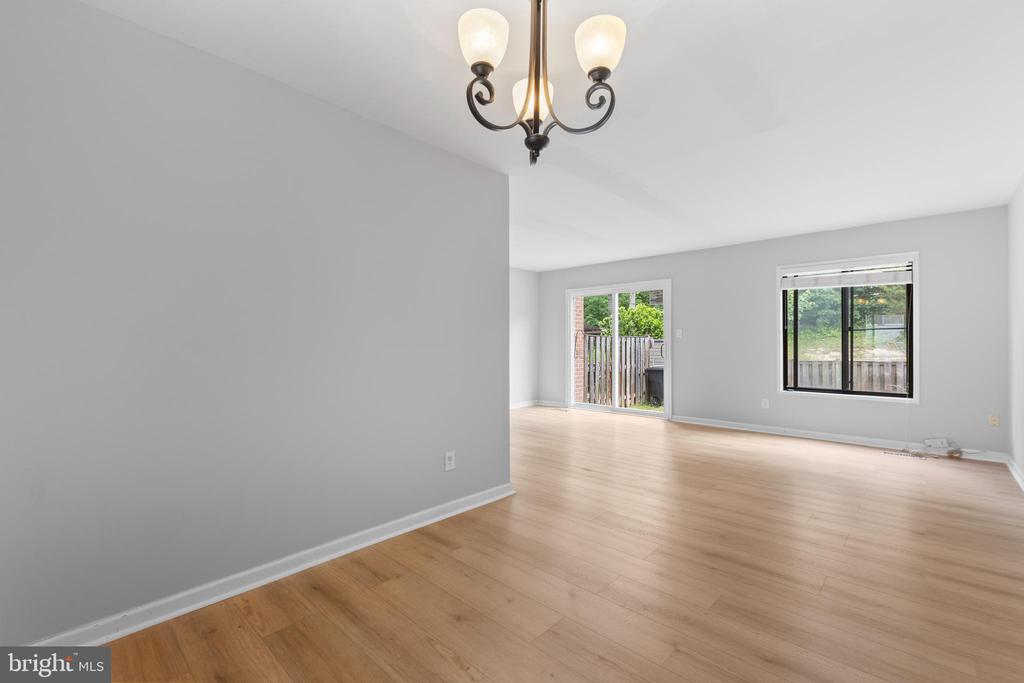 2813 CAMBRIDGE DRIVE