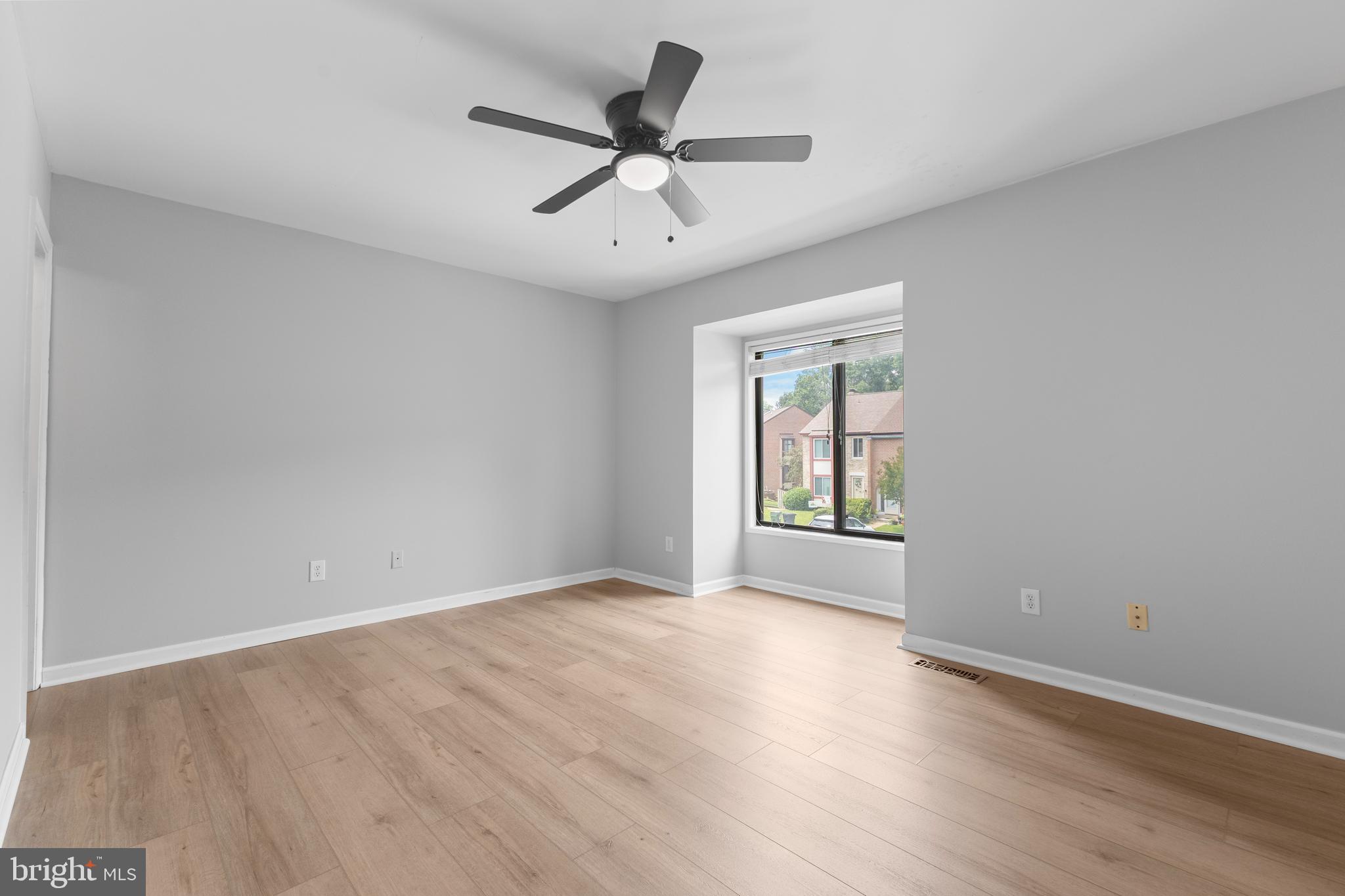 2813 CAMBRIDGE DRIVE