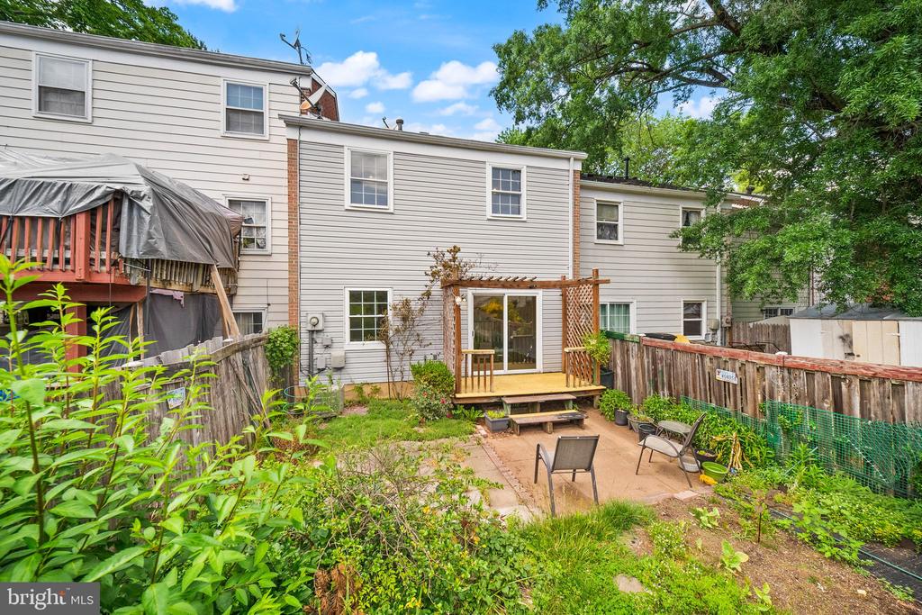7379 COLTON LANE