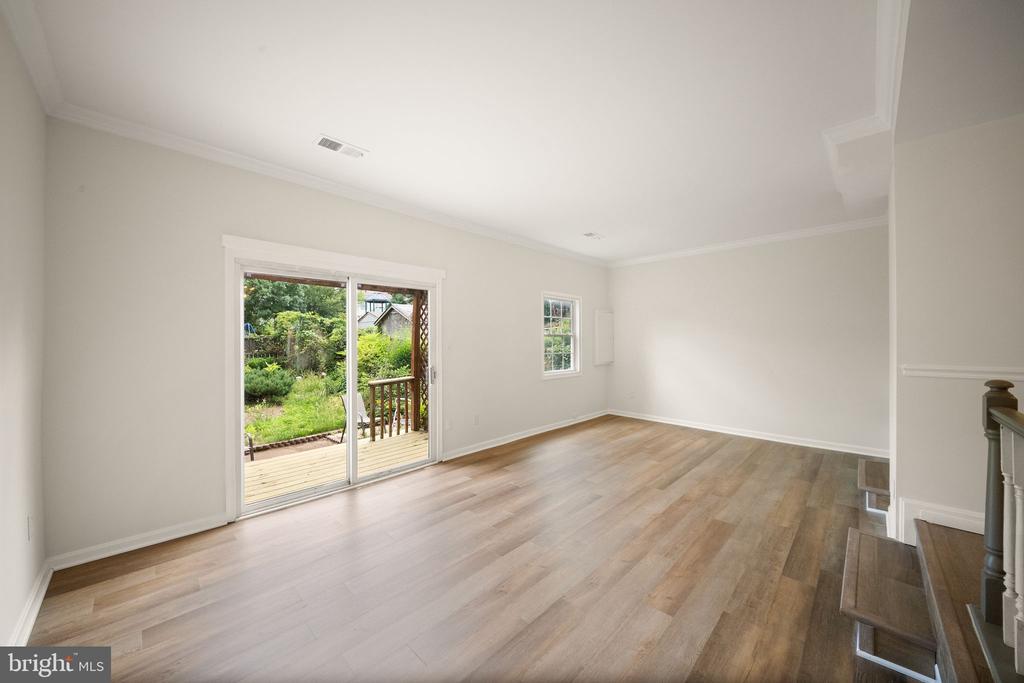 7379 COLTON LANE