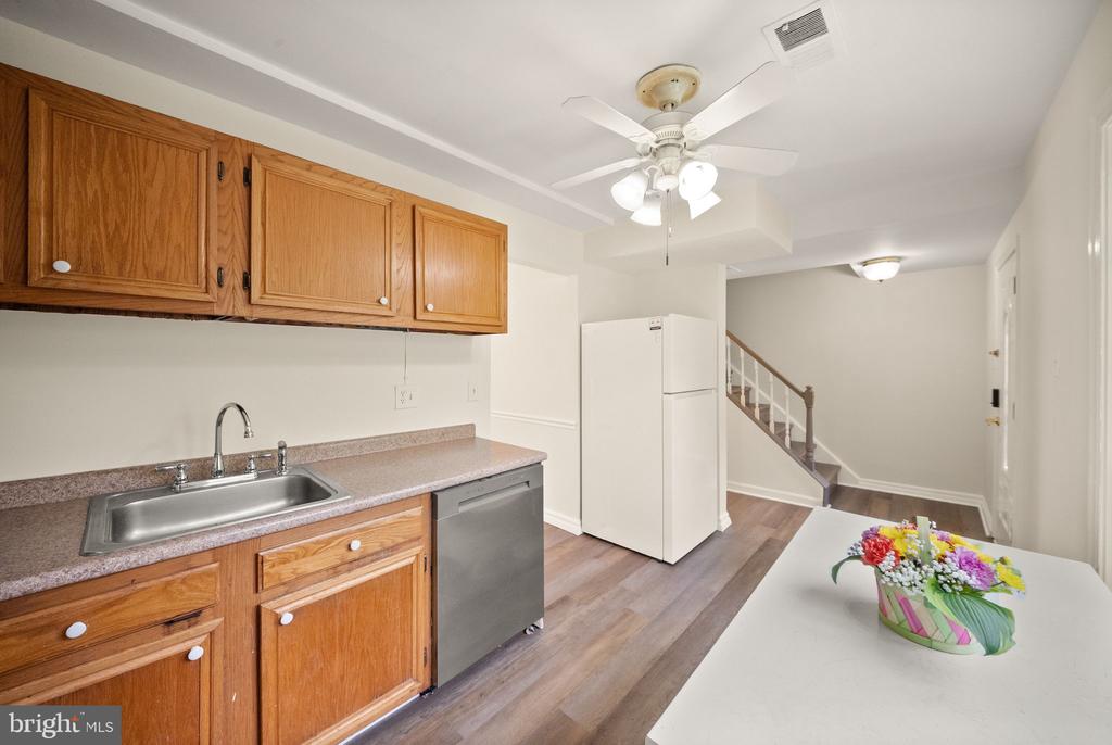 7379 COLTON LANE
