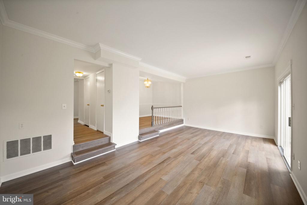 7379 COLTON LANE