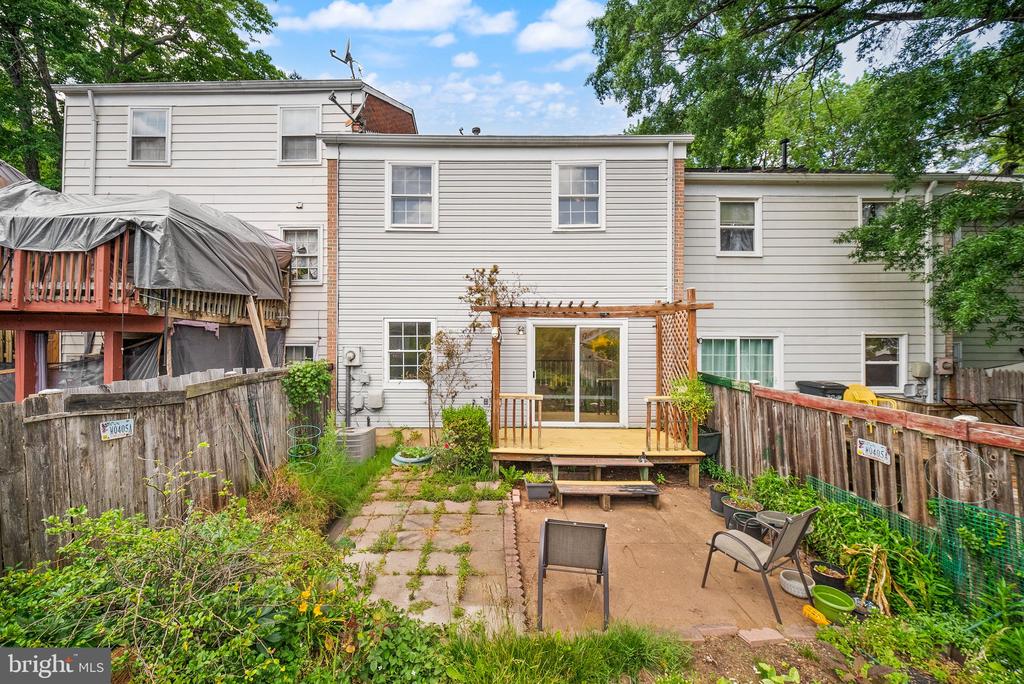 7379 COLTON LANE