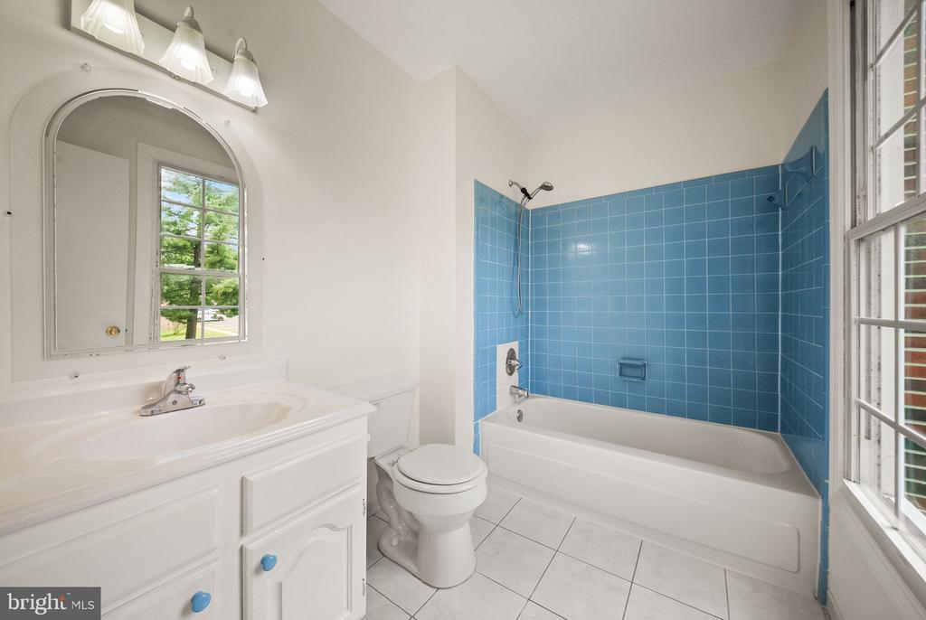 7379 COLTON LANE