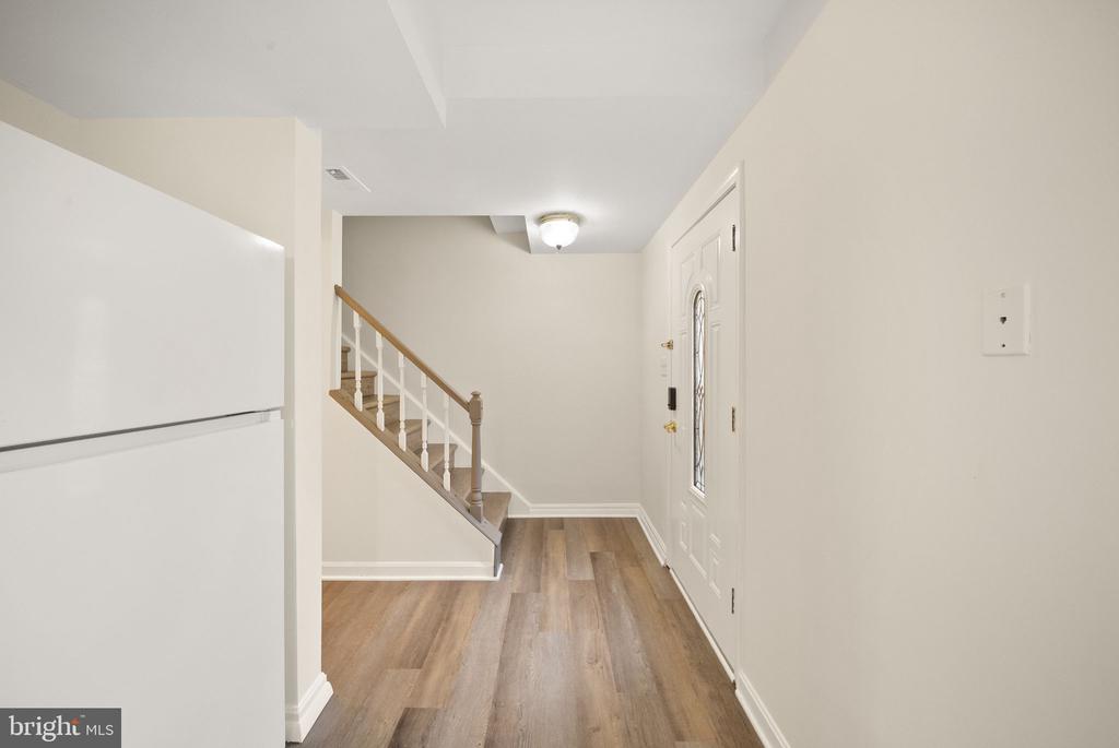 7379 COLTON LANE