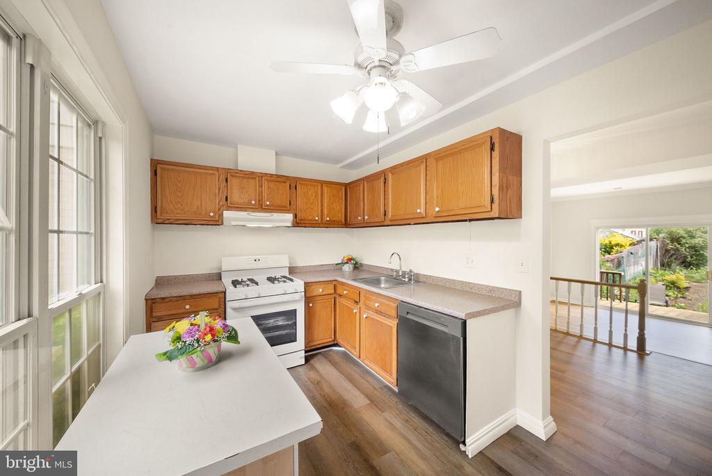 7379 COLTON LANE