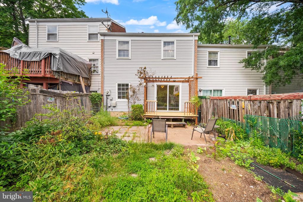 7379 COLTON LANE