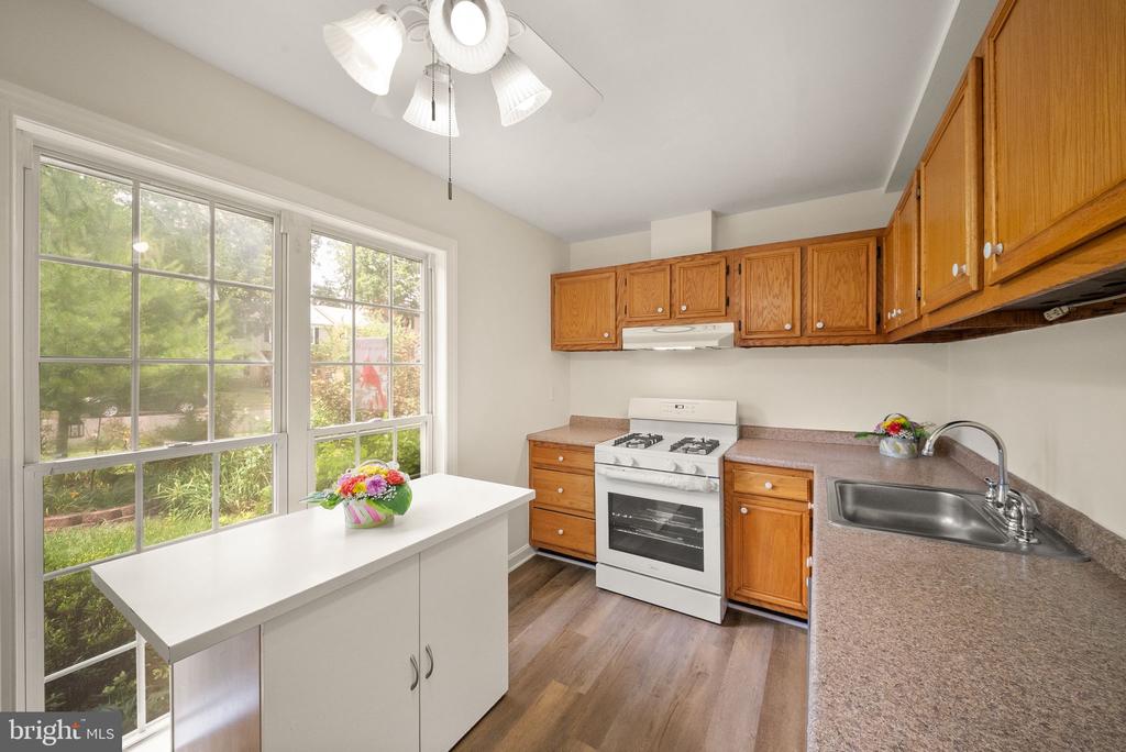 7379 COLTON LANE