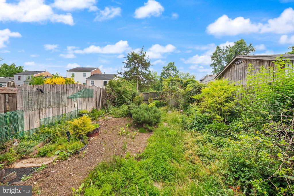 7379 COLTON LANE
