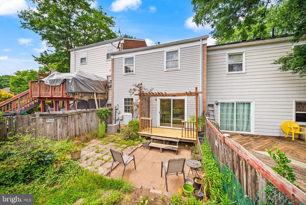 7379 COLTON LANE