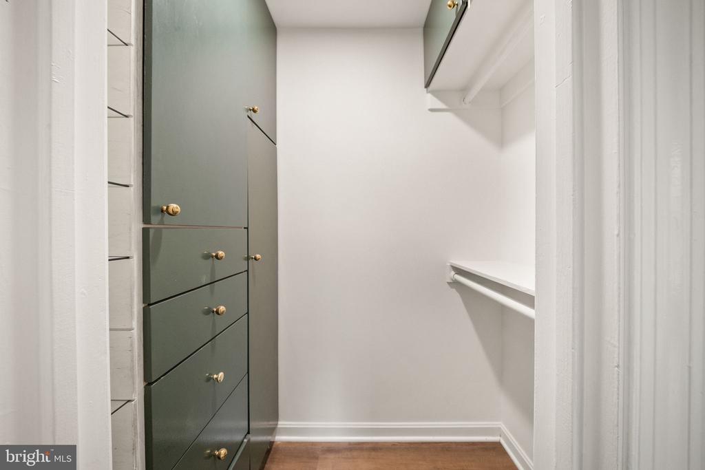 7379 COLTON LANE