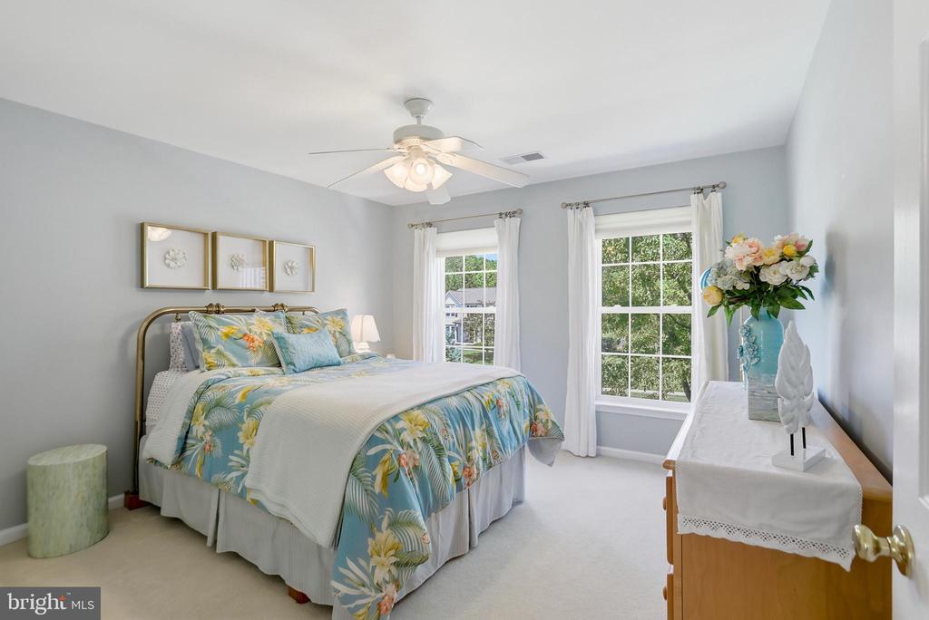 5484 HEREDITY LANE