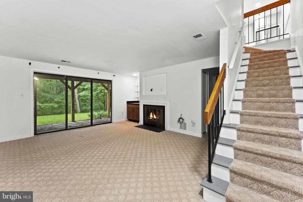 2597 TREE HOUSE DRIVE