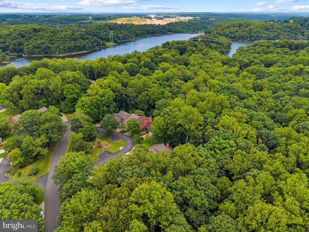 2597 TREE HOUSE DRIVE