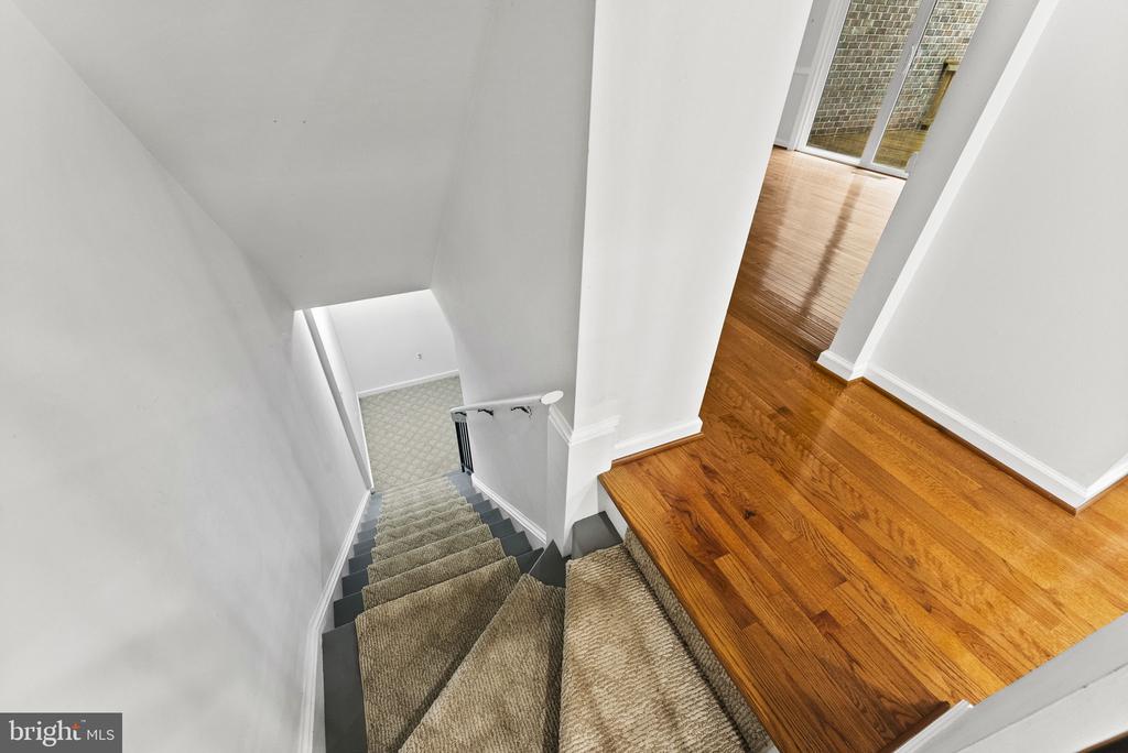 2597 TREE HOUSE DRIVE