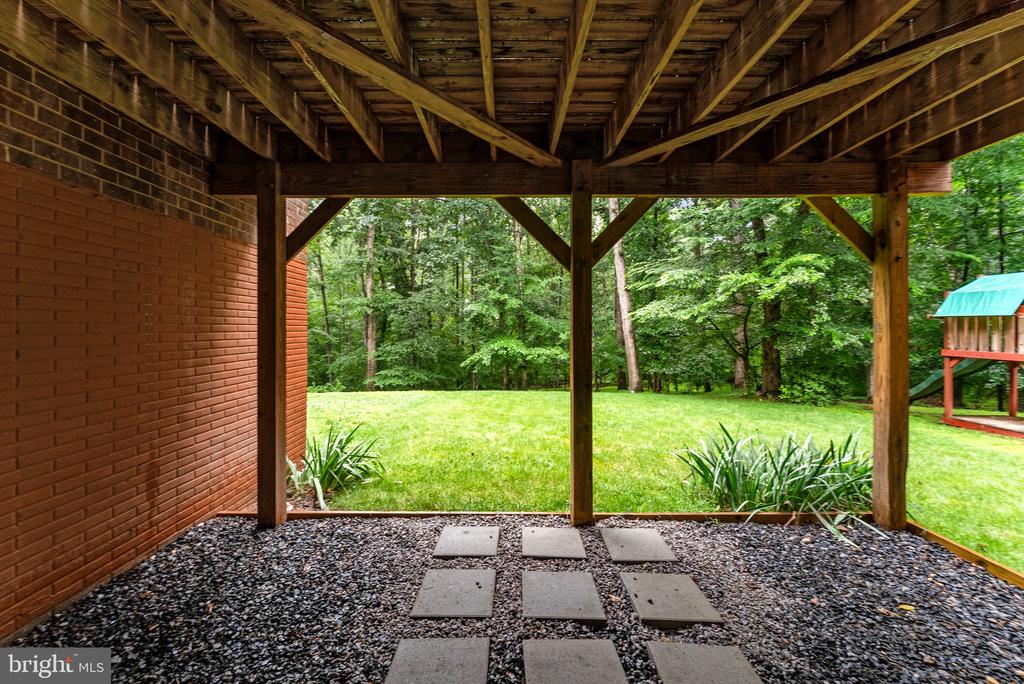 2597 TREE HOUSE DRIVE