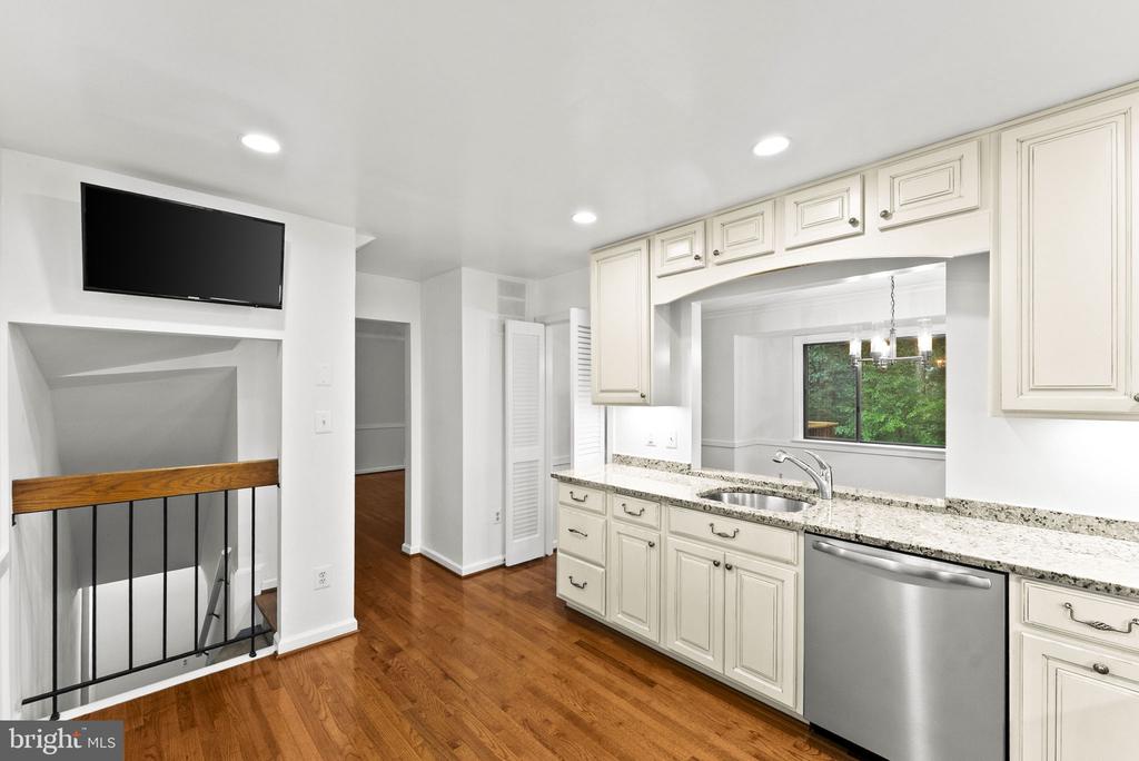 2597 TREE HOUSE DRIVE