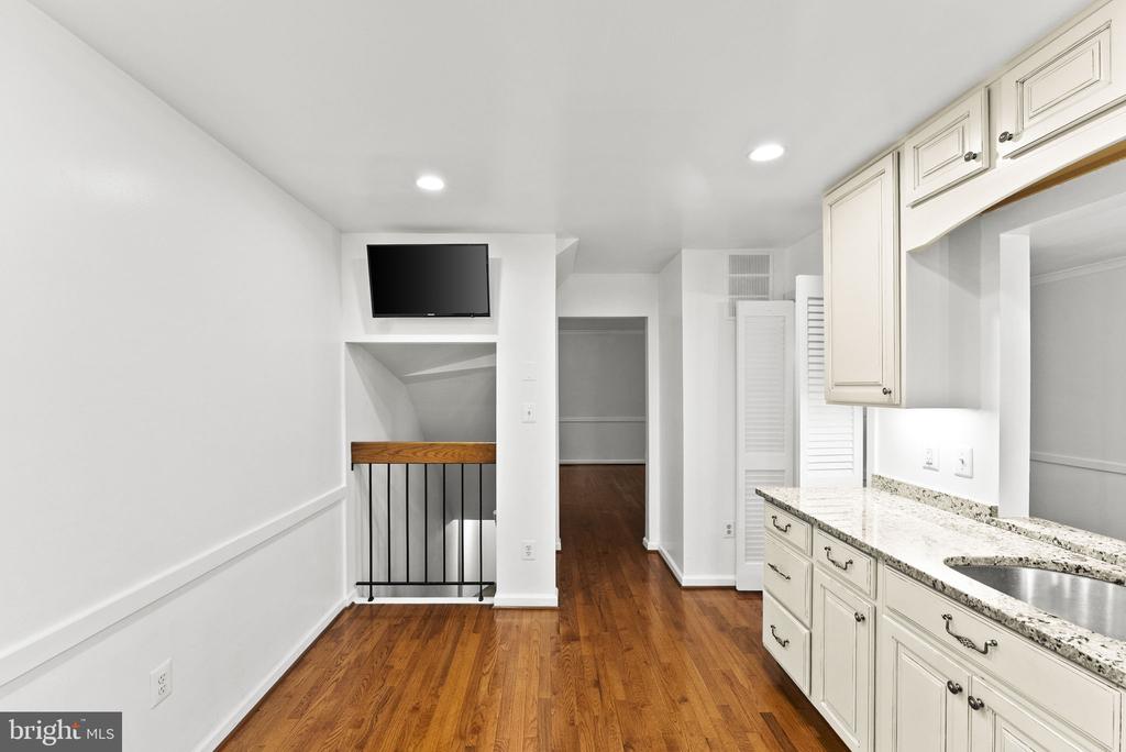 2597 TREE HOUSE DRIVE