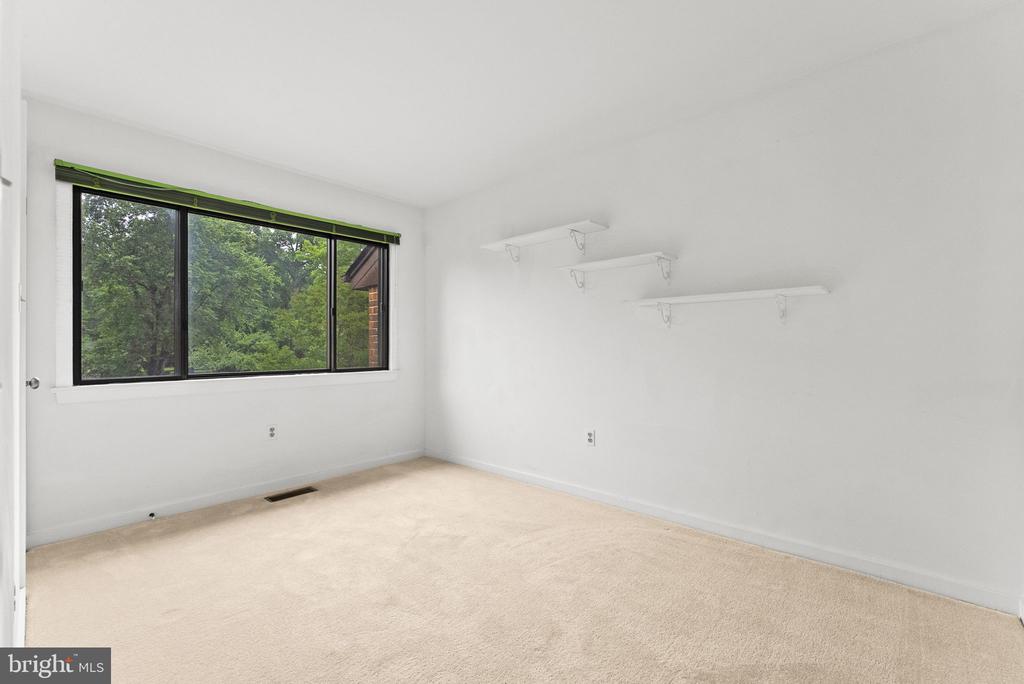 2597 TREE HOUSE DRIVE
