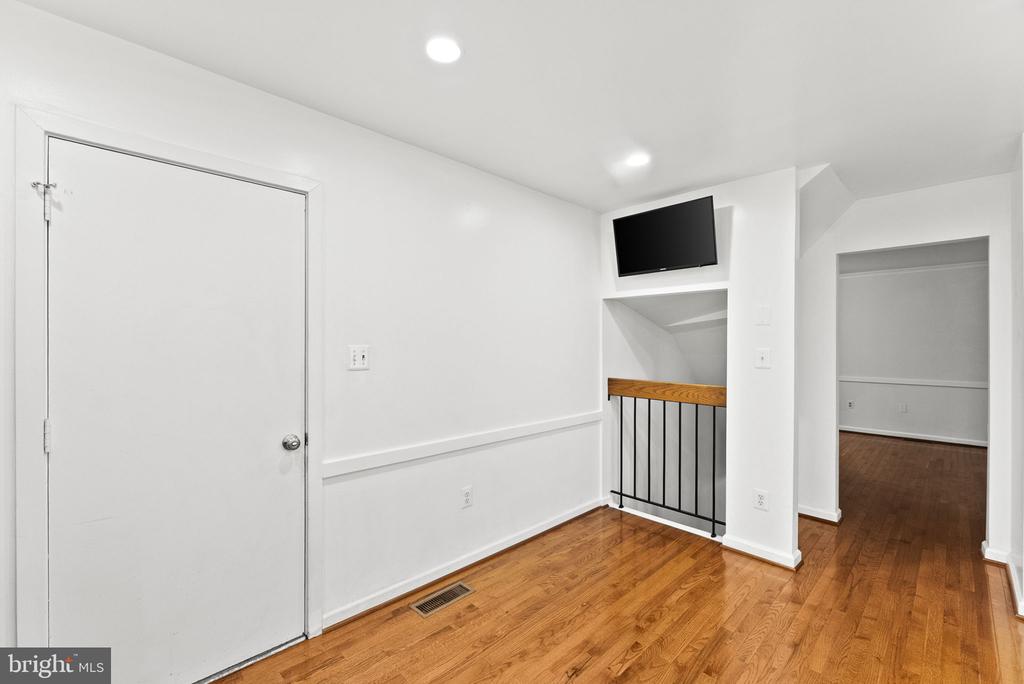 2597 TREE HOUSE DRIVE