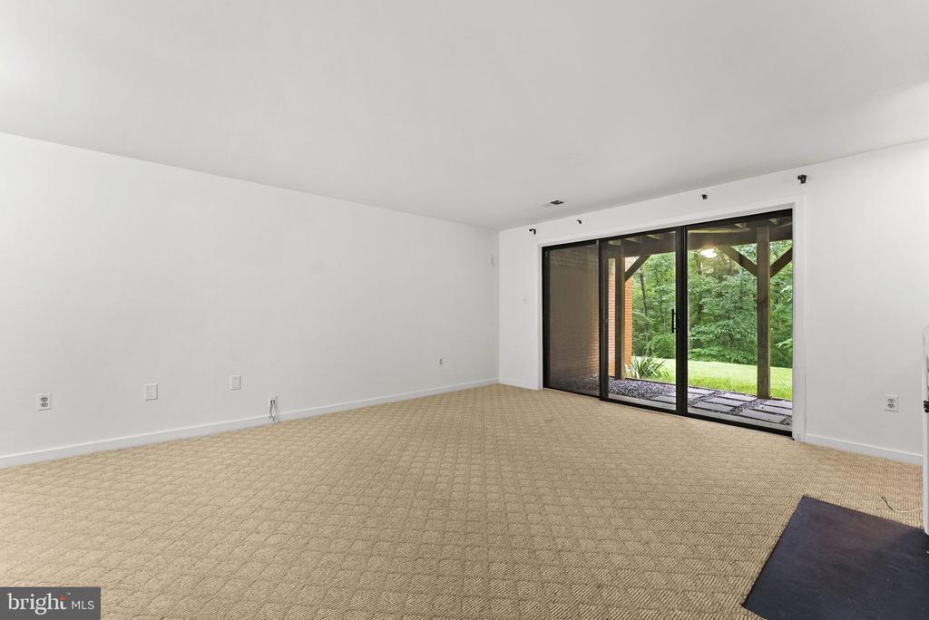 2597 TREE HOUSE DRIVE